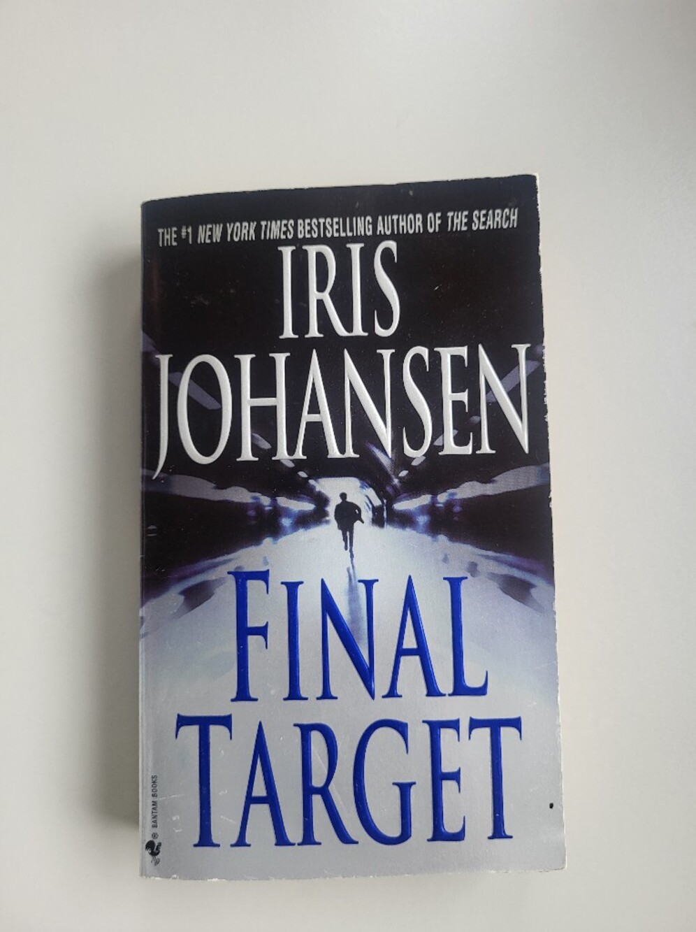 Iris Johansen "Final Target" Paperback - Blue & Black Cover